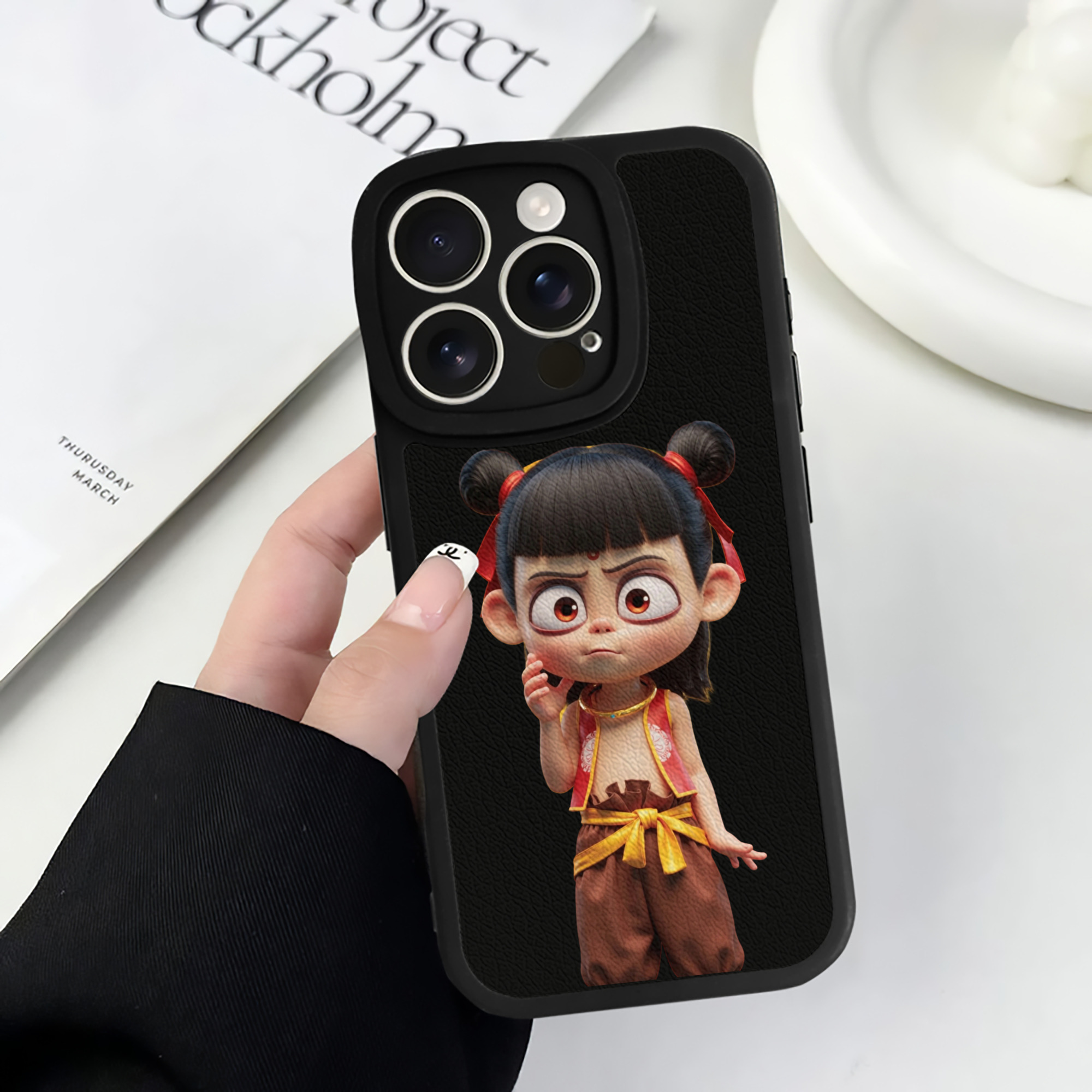 （画像用） Ne Zha 2 ナタ 魔童の大暴れ 【iPhone 16シリーズ対応】シリコンスマホケース（レザー調） 材質：シリコン